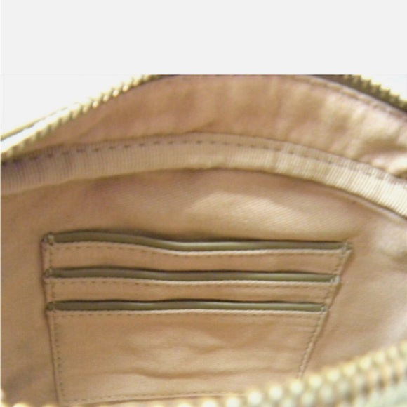 Hobo camera crossbody adjustable bag - Picture 4 of 5